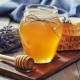 Jak využít včelí produkty pro kosmetické účely – med k hydrataci, mateří kašičku k výživě, propolis na hojení